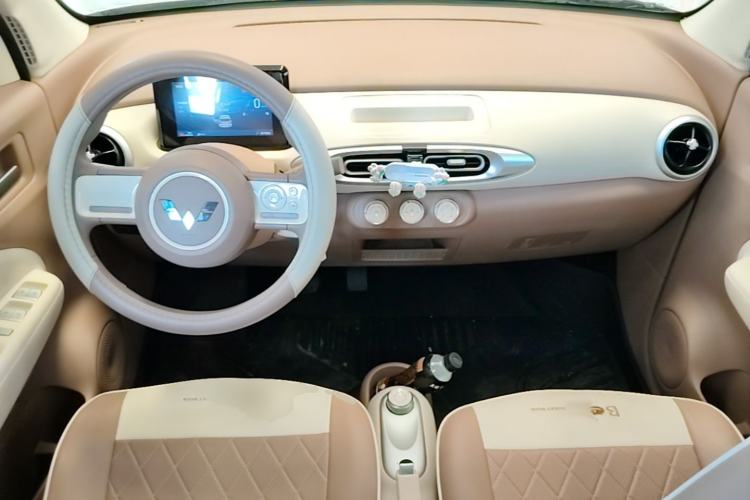 Used Wuling Hongguang MINIEV 2025 Four-Door Version Advanced Edition Center Console