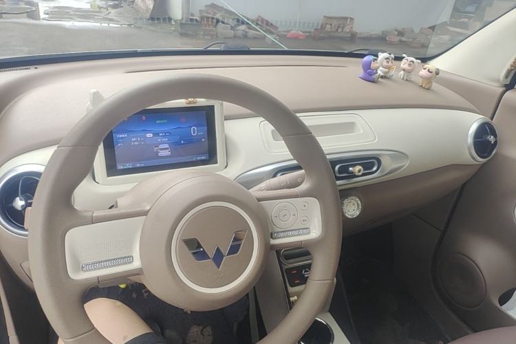 Used Wuling Hongguang MINIEV 2025 Four-Door Version Advanced Edition Center Console