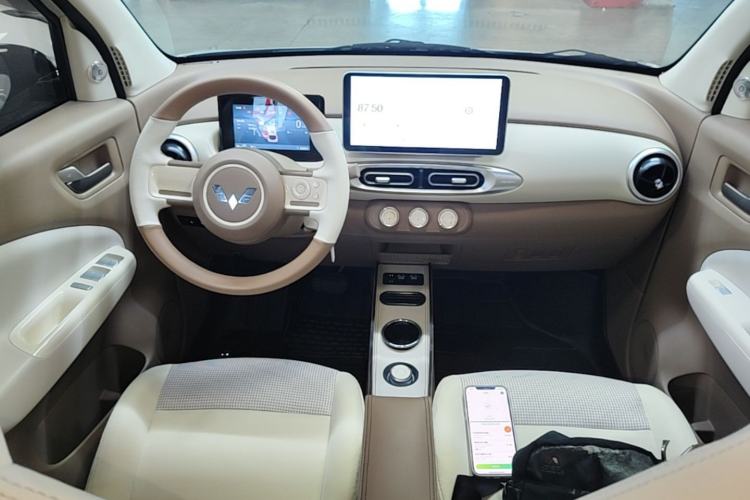 Used Wuling Hongguang MINIEV 2025 Four-Door Version Advanced Edition Center Console