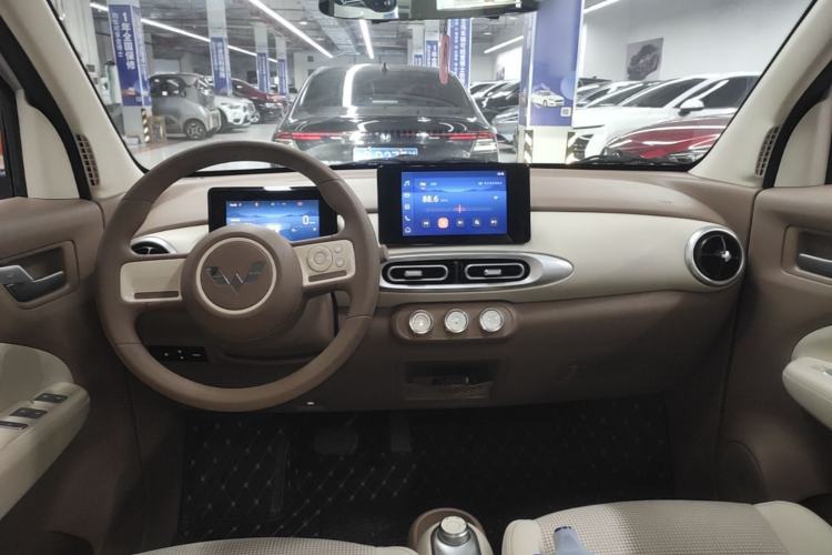 Used Wuling Hongguang MINIEV 2025 Four-Door Version Zhenxiang+ Edition Center Console