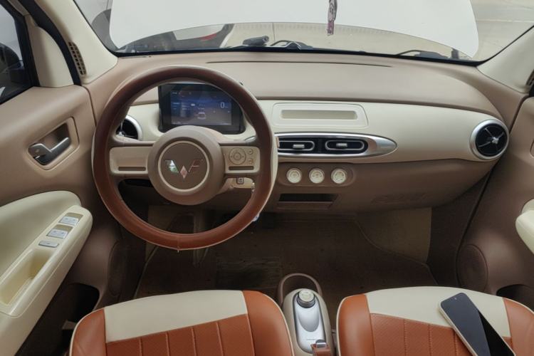 Used Wuling Hongguang MINIEV 2025 Four-Door Version Advanced Edition Center Console