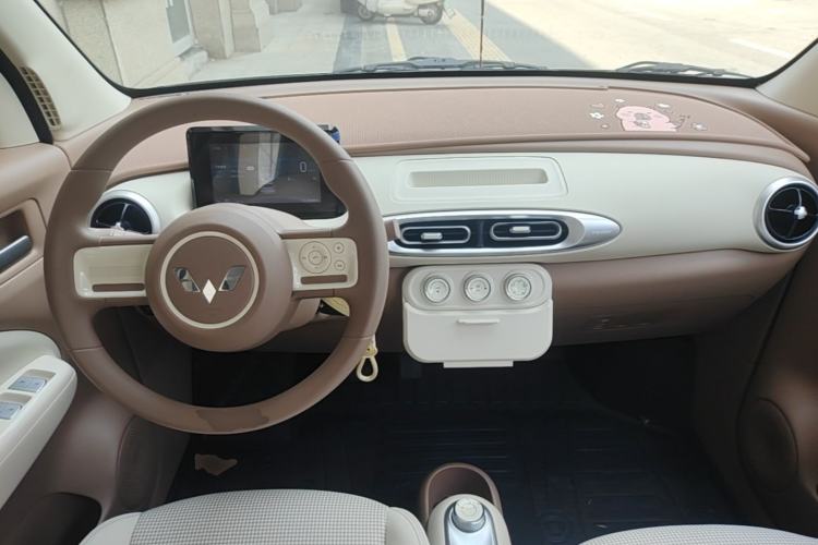 Used Wuling Hongguang MINIEV 2025 Four-Door Version Advanced Edition Center Console