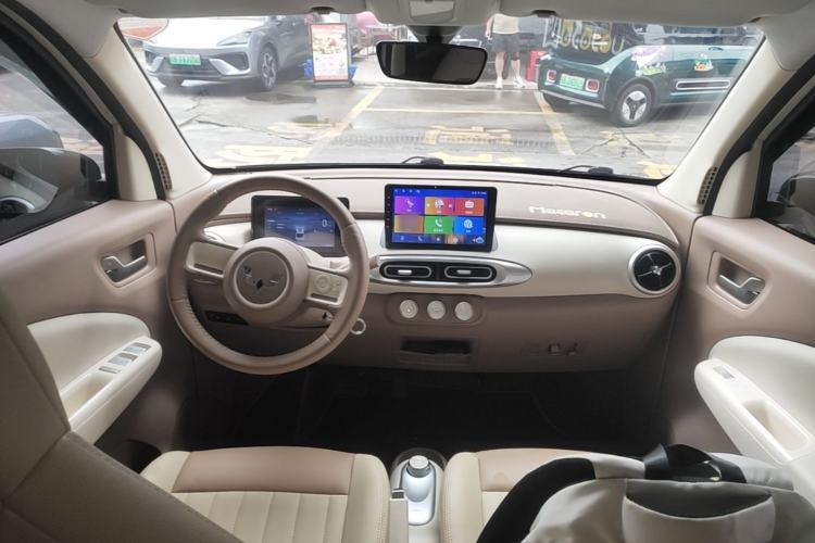 Used Wuling Hongguang MINIEV 2025 Four-Door Version Advanced Edition Center Console