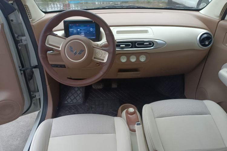 Used Wuling Hongguang MINIEV 2025 Four-Door Version Advanced Edition Center Console