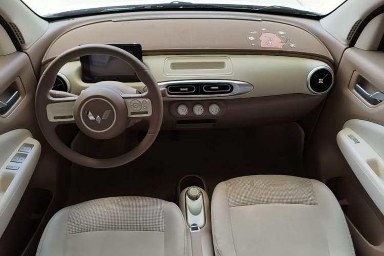 Used Wuling Hongguang MINIEV 2025 Four-Door Version Advanced Edition Center Console