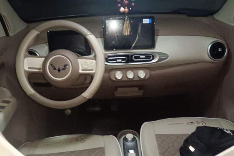 Used Wuling Hongguang MINIEV 2025 Four-Door Version Premium Edition Center Console