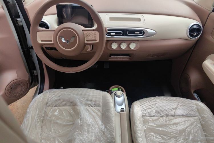 Used Wuling Hongguang MINIEV 2025 Four-Door Version Advanced Edition Center Console