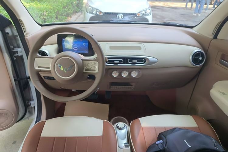 Used Wuling Hongguang MINIEV 2025 Four-Door Version Advanced Edition Center Console