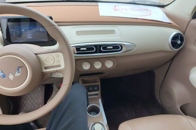 Used Wuling Hongguang MINIEV 2025 Four-Door Version Advanced Edition Center Console