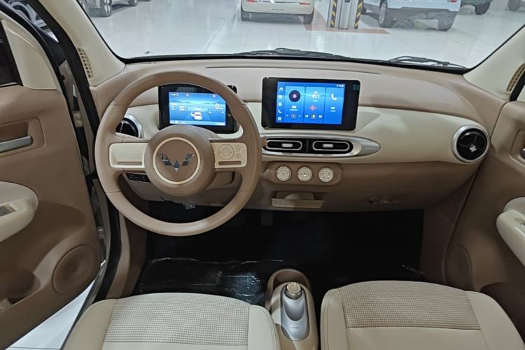 Used Wuling Hongguang MINIEV 2025 Four-Door Version Zhenxiang+ Edition Center Console