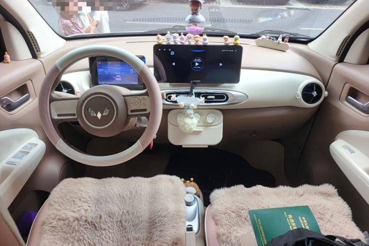 Used Wuling Hongguang MINIEV 2025 Four-Door Version Advanced Edition Center Console