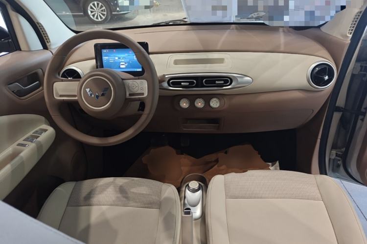 Used Wuling Hongguang MINIEV 2025 Four-Door Version Advanced Edition Center Console