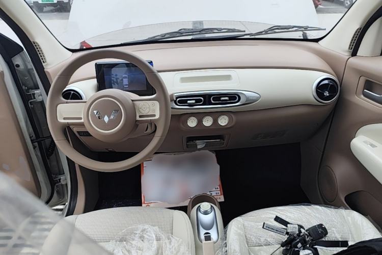 Used Wuling Hongguang MINIEV 2025 Four-Door Version Advanced Edition Center Console