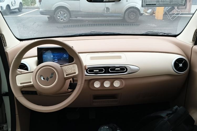 Used Wuling Hongguang MINIEV 2025 Four-Door Version Advanced Edition Center Console