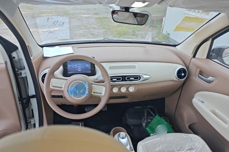 Used Wuling Hongguang MINIEV 2025 Four-Door Version Advanced Edition Center Console