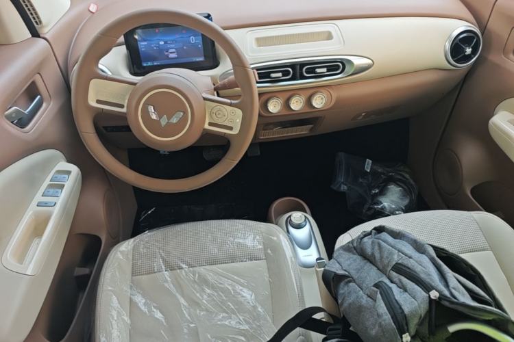 Used Wuling Hongguang MINIEV 2025 Four-Door Version Advanced Edition Center Console