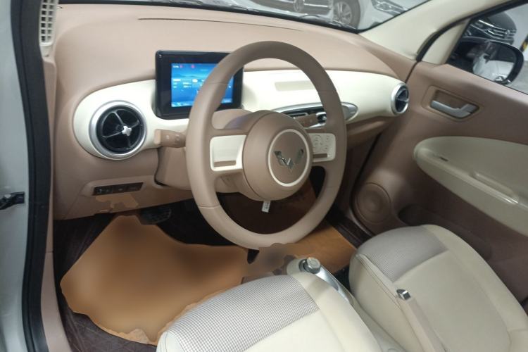 Used Wuling Hongguang MINIEV 2025 Four-Door Version Advanced Edition Center Console