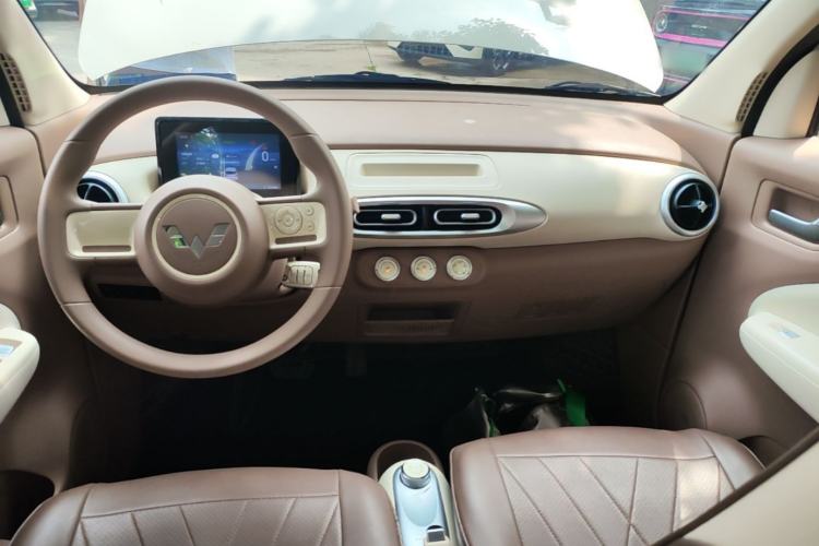 Used Wuling Hongguang MINIEV 2025 Four-Door Version Advanced Edition Center Console