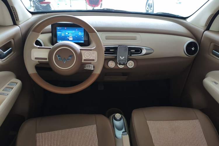 Used Wuling Hongguang MINIEV 2025 Four-Door Version Advanced Edition Center Console