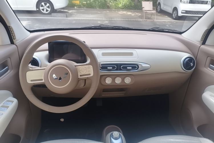 Used Wuling Hongguang MINIEV 2025 Four-Door Version Advanced Edition Center Console