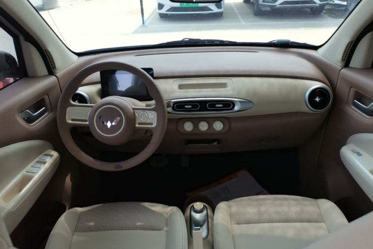 Used Wuling Hongguang MINIEV 2025 Four-Door Version Advanced Edition Center Console