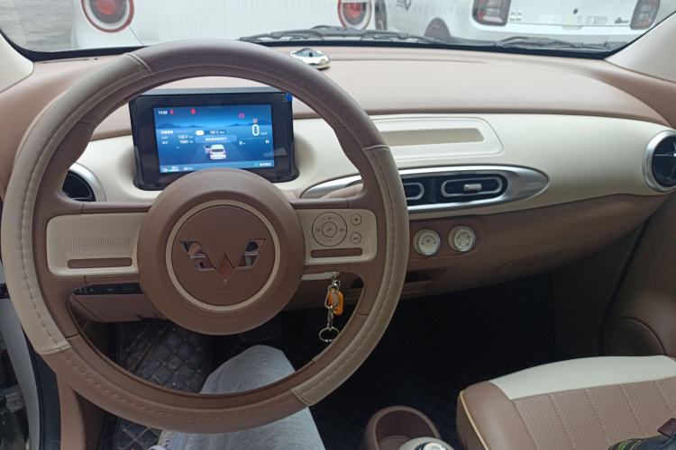 Used Wuling Hongguang MINIEV 2025 Four-Door Version Advanced Edition Center Console