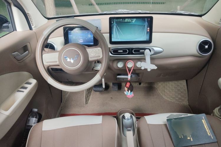 Used Wuling Hongguang MINIEV 2025 Four-Door Version Advanced Edition Center Console