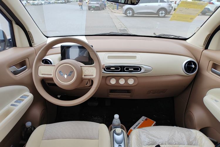 Used Wuling Hongguang MINIEV 2025 Four-Door Version Advanced Edition Center Console