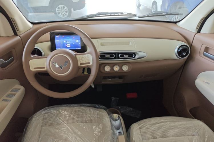 Used Wuling Hongguang MINIEV 2025 Four-Door Version Advanced Edition Center Console