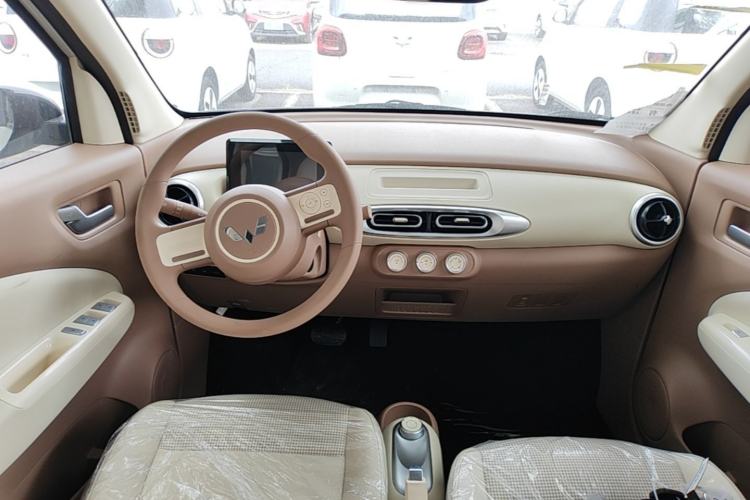 Used Wuling Hongguang MINIEV 2025 Four-Door Version Advanced Edition Center Console