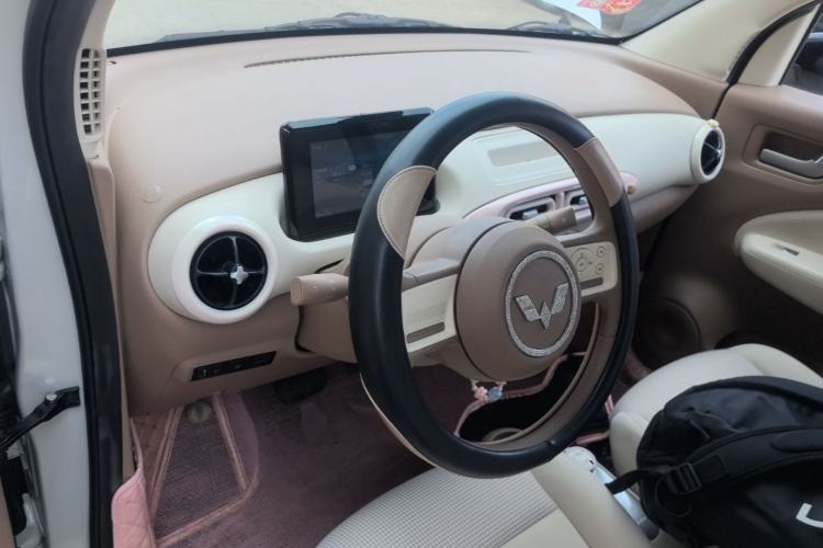 Used Wuling Hongguang MINIEV 2025 Four-Door Version Premium Edition Center Console