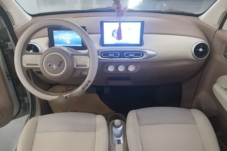 Used Wuling Hongguang MINIEV 2025 Four-Door Version Premium Edition Center Console