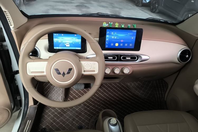 Used Wuling Hongguang MINIEV 2025 Four-Door Version Premium Edition Center Console