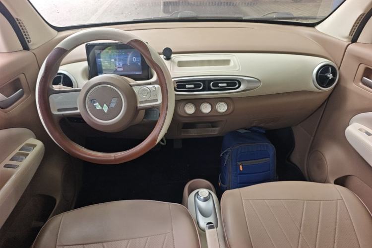 Used Wuling Hongguang MINIEV 2025 Four-Door Version Advanced Edition Center Console