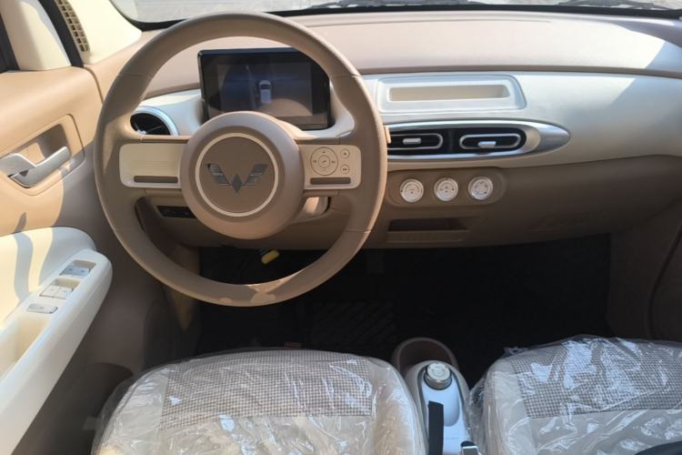 Used Wuling Hongguang MINIEV 2025 Four-Door Version Advanced Edition Center Console