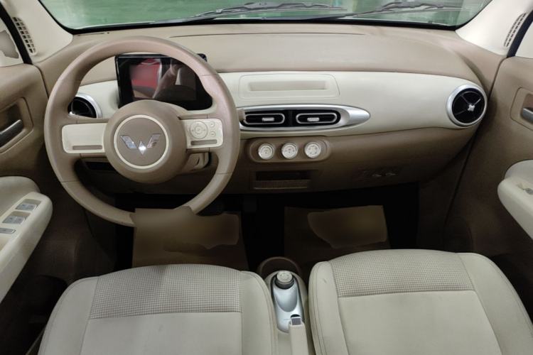 Used Wuling Hongguang MINIEV 2025 Four-Door Version Advanced Edition Center Console