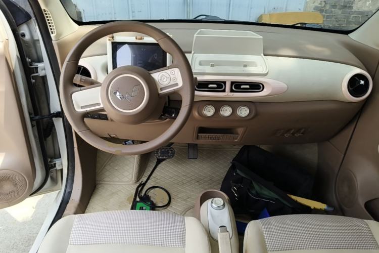 Used Wuling Hongguang MINIEV 2025 Four-Door Version Advanced Edition Center Console