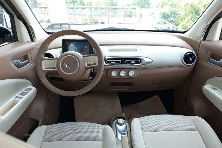 Used Wuling Hongguang MINIEV 2025 Four-Door Version Advanced Edition Center Console