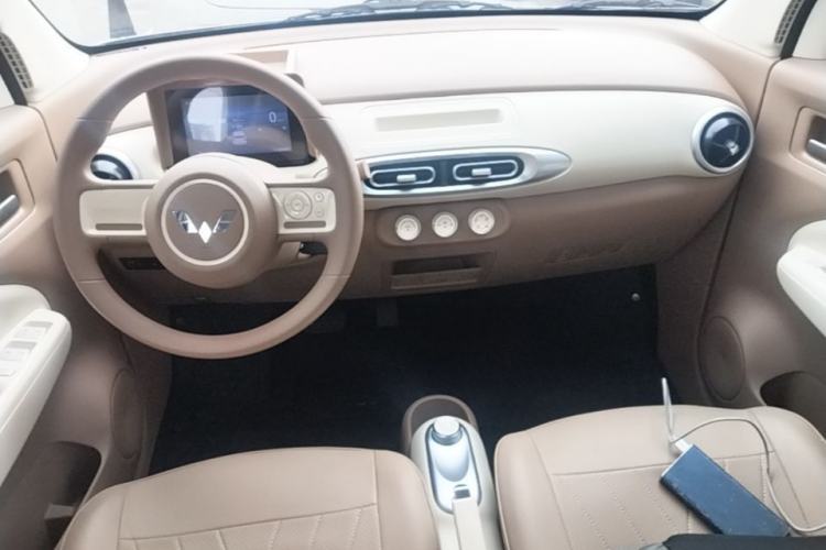 Used Wuling Hongguang MINIEV 2025 Four-Door Version Advanced Edition Center Console