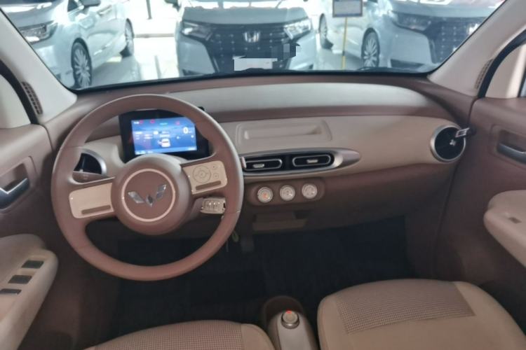 Used Wuling Hongguang MINIEV 2025 Four-Door Version Advanced Edition Center Console