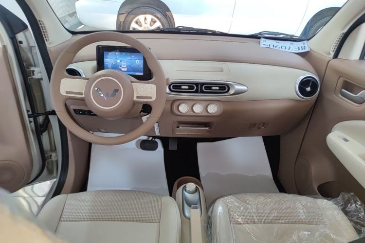 Used Wuling Hongguang MINIEV 2025 Four-Door Version Advanced Edition Center Console