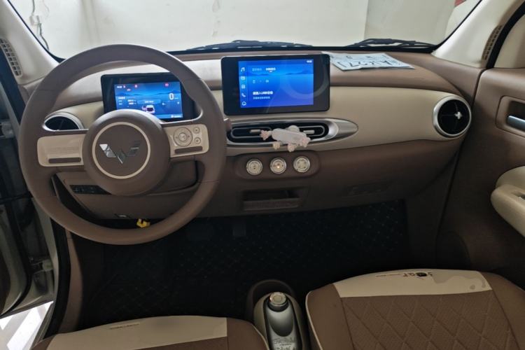 Used Wuling Hongguang MINIEV 2025 Four-Door Version Premium Edition Center Console