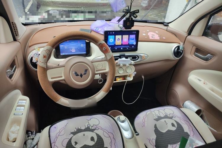 Used Wuling Hongguang MINIEV 2025 Four-Door Version Advanced Edition Center Console