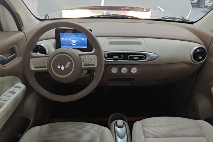 Used Wuling Hongguang MINIEV 2025 Four-Door Version Advanced Edition Center Console