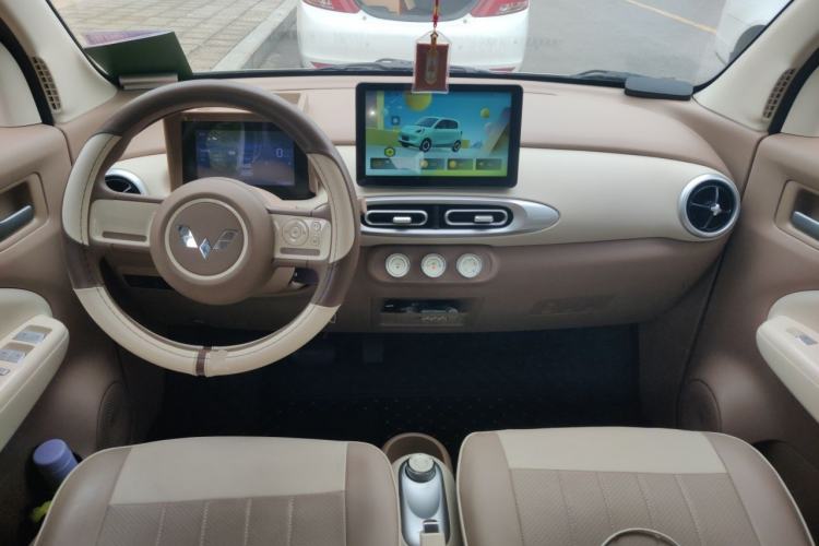Used Wuling Hongguang MINIEV 2025 Four-Door Version Advanced Edition Center Console