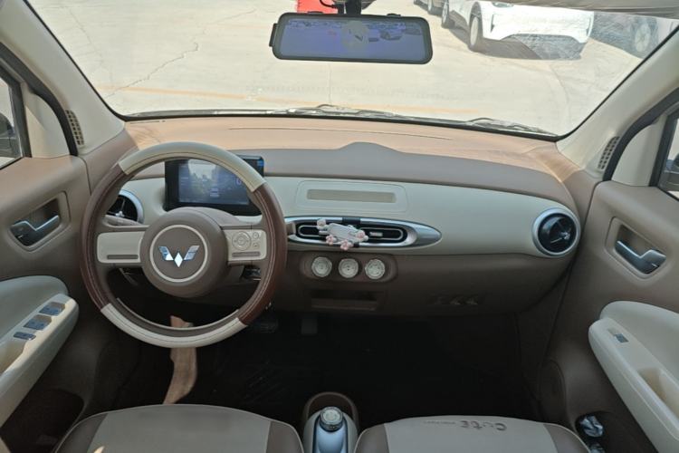 Used Wuling Hongguang MINIEV 2025 Four-Door Version Advanced Edition Center Console