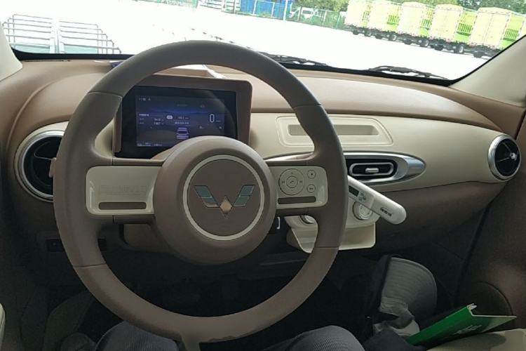 Used Wuling Hongguang MINIEV 2025 Four-Door Version Advanced Edition Center Console