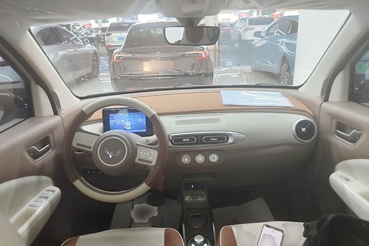 Used Wuling Hongguang MINIEV 2025 Four-Door Version Advanced Edition Center Console