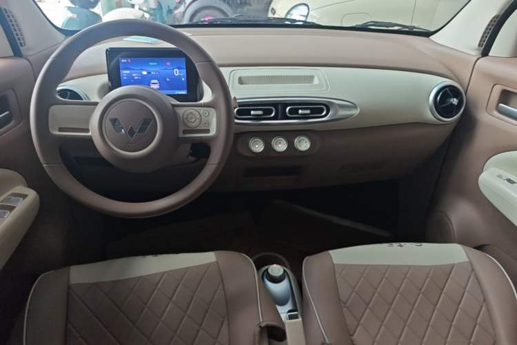 Used Wuling Hongguang MINIEV 2025 Four-Door Version Advanced Edition Center Console