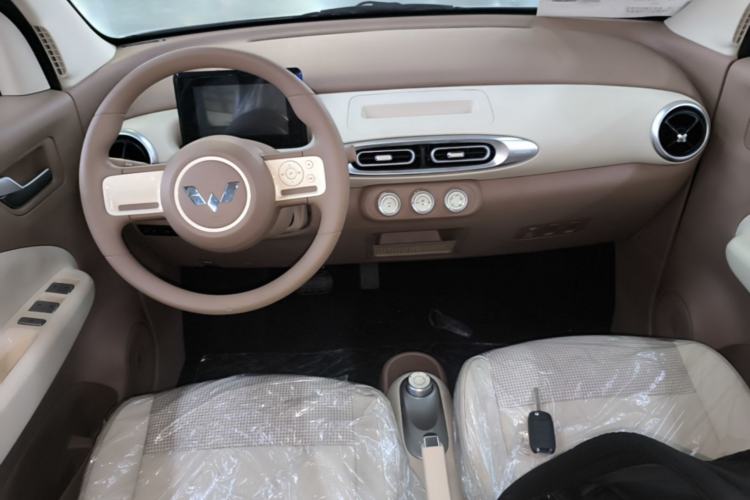 Used Wuling Hongguang MINIEV 2025 Four-Door Version Advanced Edition Center Console